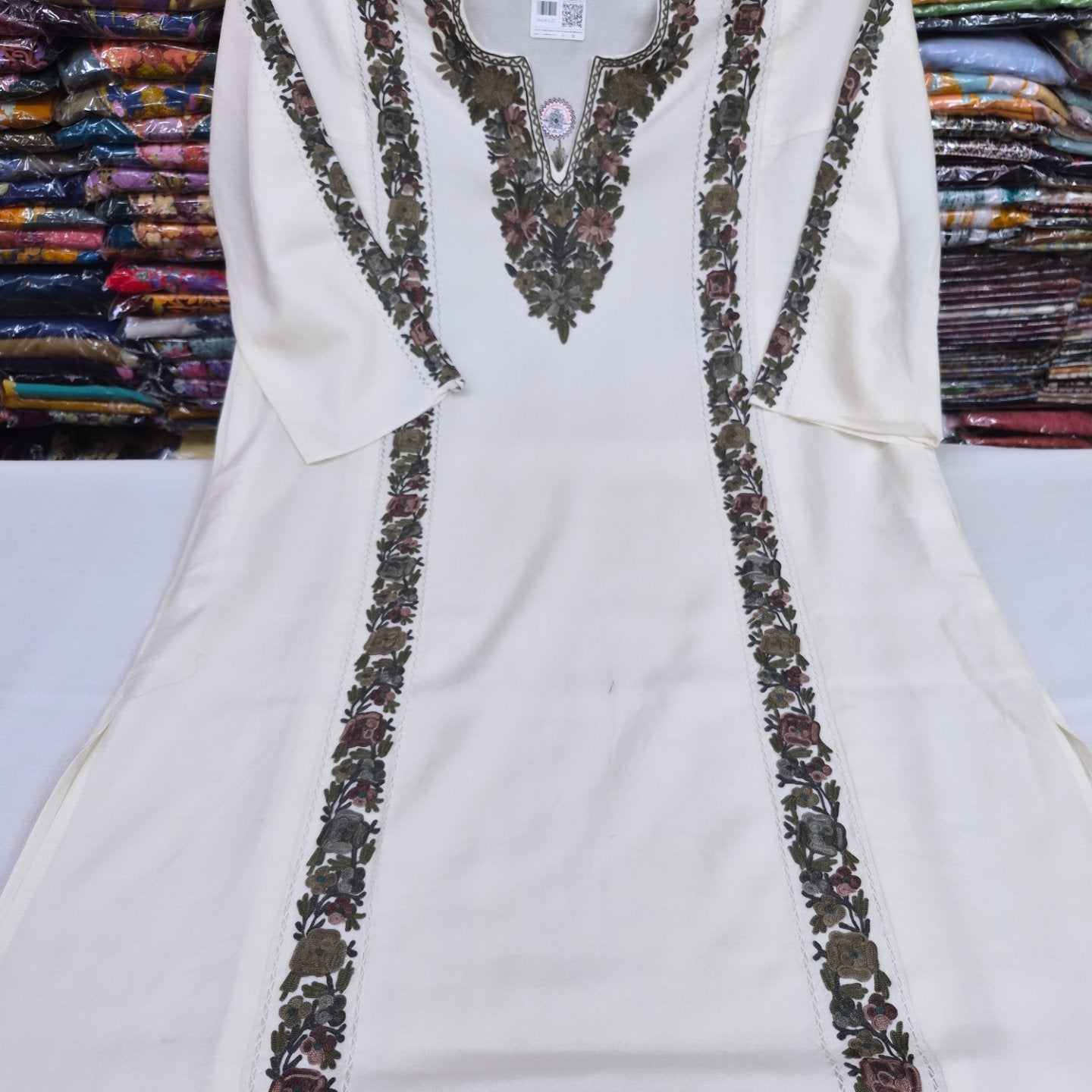 Fine cutwork pherans