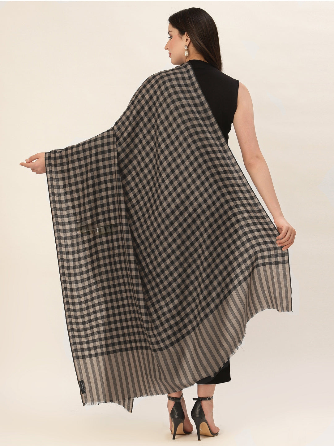 Khe_ Womens Checkered Shawl, In Extra Soft Fine Wool, Large Size