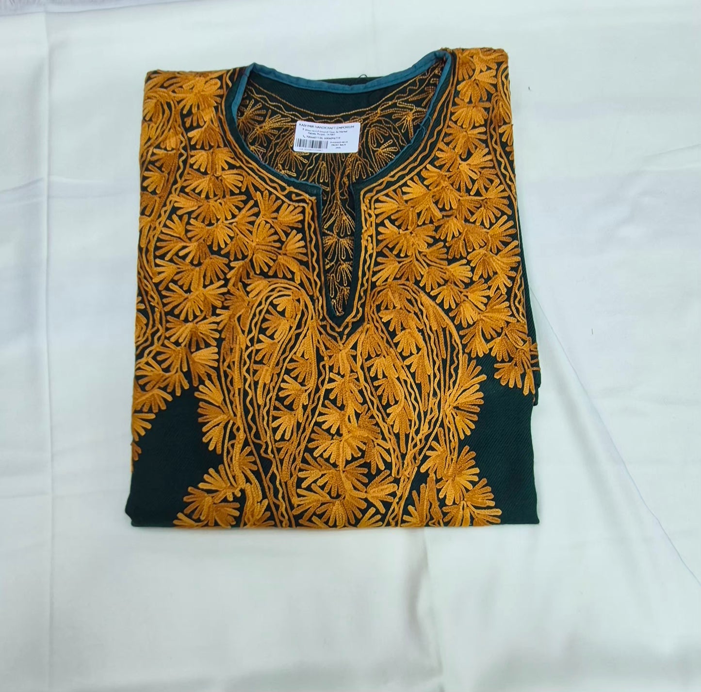 Traditional Kashmiri pherans