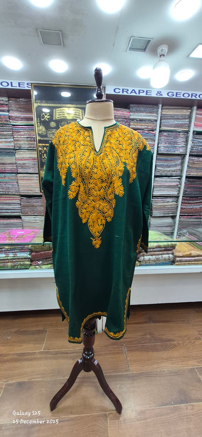 Traditional Kashmiri pherans