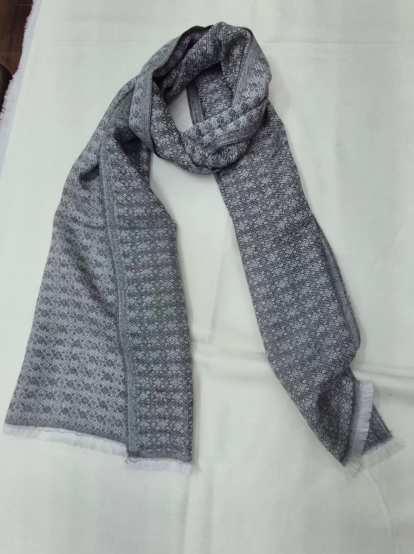 Checkered Jamawar Men’s Woollen Muffler