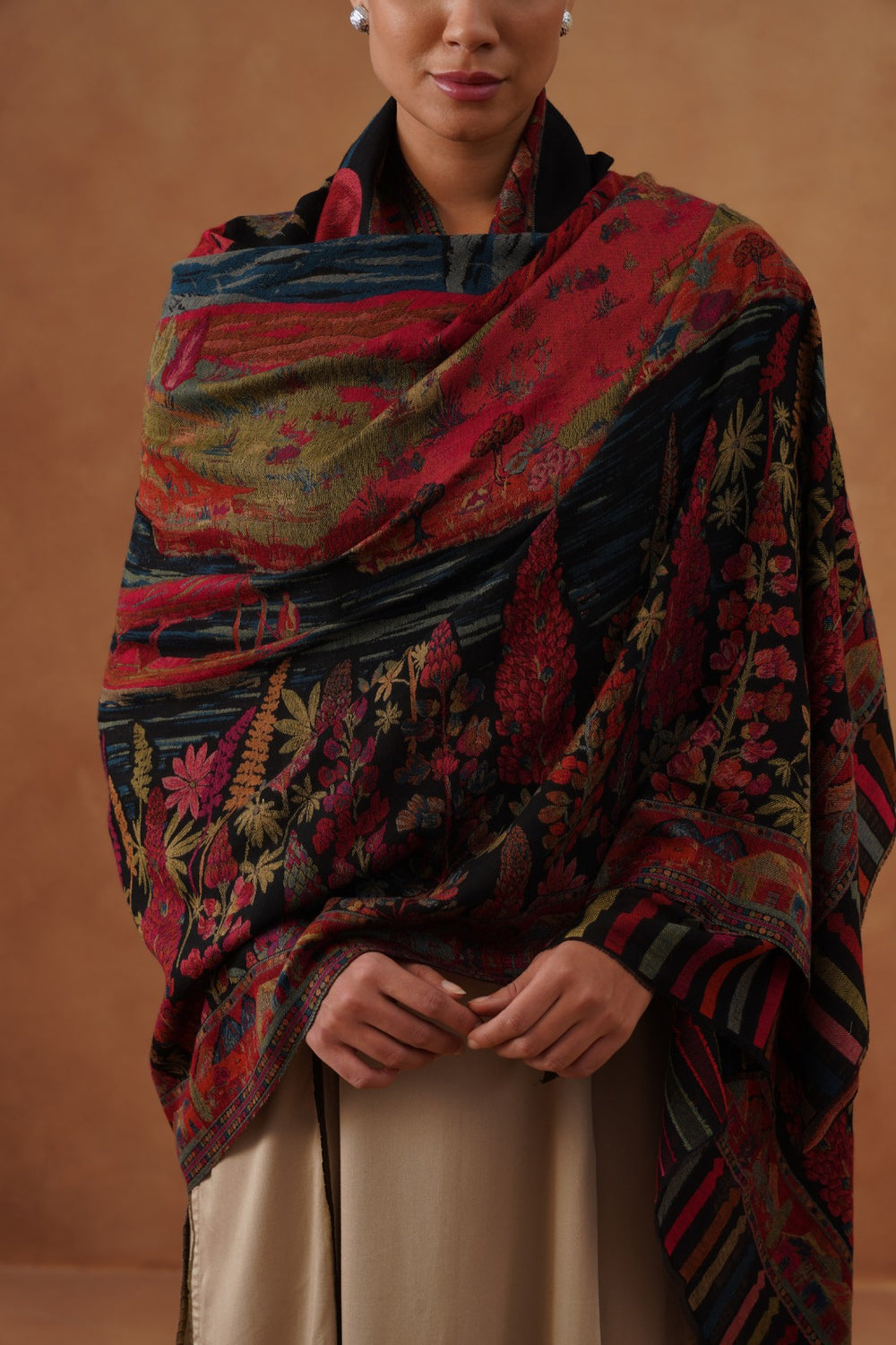 Valley View Reversible Kani Shawl Black